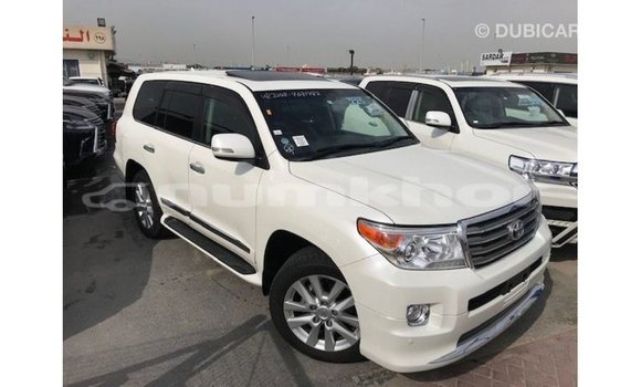 Buy Import Toyota Land Cruiser White Car in Import - Dubai in Bumthang Buy Import Toyota Land Cruiser White Car in Import - Dubai in Bumthang