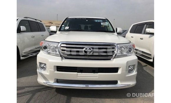 Buy Import Toyota Land Cruiser White Car in Import - Dubai in Bumthang Buy Import Toyota Land Cruiser White Car in Import - Dubai in Bumthang