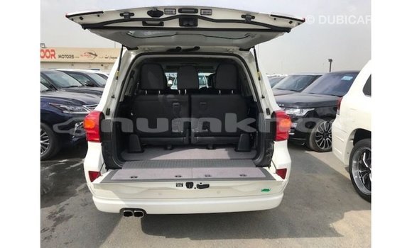 Buy Import Toyota Land Cruiser White Car in Import - Dubai in Bumthang Buy Import Toyota Land Cruiser White Car in Import - Dubai in Bumthang