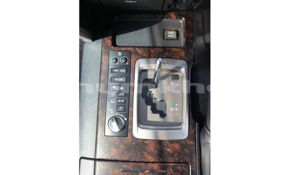 Buy Import Toyota Land Cruiser White Car in Import - Dubai in Bumthang Buy Import Toyota Land Cruiser White Car in Import - Dubai in Bumthang