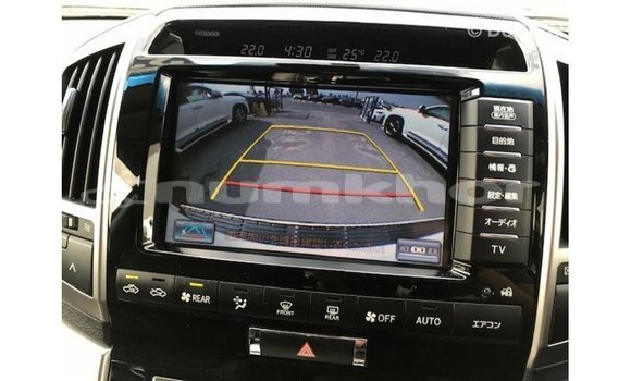 Buy Import Toyota Land Cruiser White Car in Import - Dubai in Bumthang Buy Import Toyota Land Cruiser White Car in Import - Dubai in Bumthang