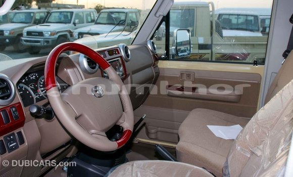 Buy Import Toyota Land Cruiser Beige Car in Import - Dubai in Bumthang Buy Import Toyota Land Cruiser Beige Car in Import - Dubai in Bumthang