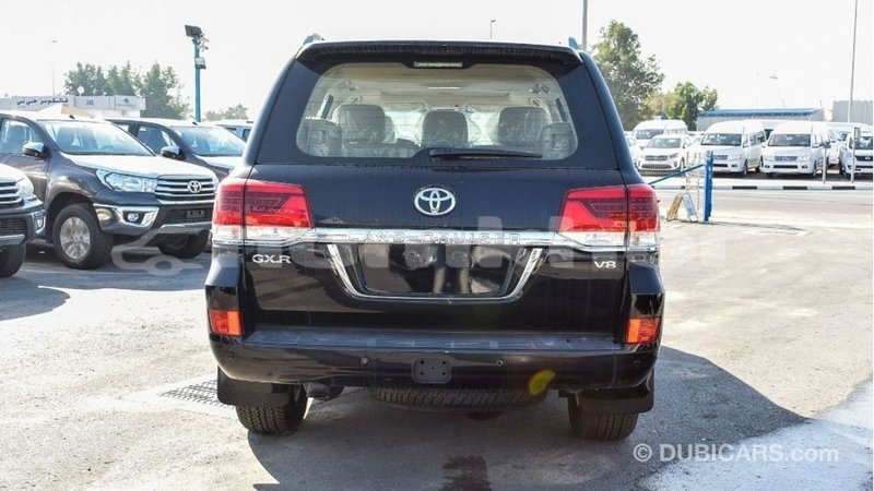 Big with watermark toyota land cruiser bumthang import dubai 2950