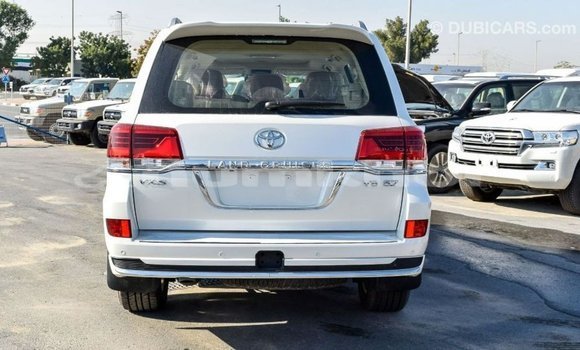 Buy Import Toyota Land Cruiser White Car in Import - Dubai in Bumthang Buy Import Toyota Land Cruiser White Car in Import - Dubai in Bumthang