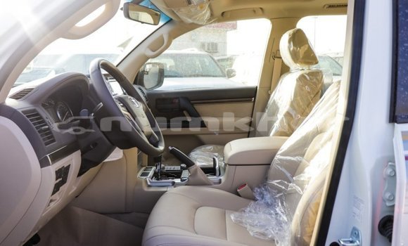 Buy Import Toyota Land Cruiser White Car in Import - Dubai in Bumthang Buy Import Toyota Land Cruiser White Car in Import - Dubai in Bumthang