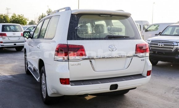 Buy Import Toyota Land Cruiser White Car in Import - Dubai in Bumthang Buy Import Toyota Land Cruiser White Car in Import - Dubai in Bumthang