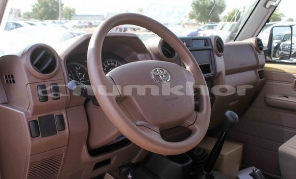 Buy Import Toyota Land Cruiser Beige Car in Import - Dubai in Bumthang Buy Import Toyota Land Cruiser Beige Car in Import - Dubai in Bumthang