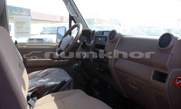 Buy Import Toyota Land Cruiser Beige Car in Import - Dubai in Bumthang Buy Import Toyota Land Cruiser Beige Car in Import - Dubai in Bumthang