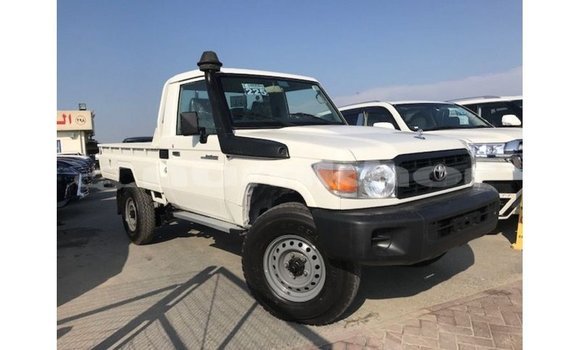 Buy Import Toyota Land Cruiser White Car in Import - Dubai in Bumthang Buy Import Toyota Land Cruiser White Car in Import - Dubai in Bumthang