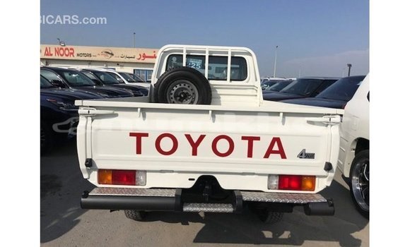 Buy Import Toyota Land Cruiser White Car in Import - Dubai in Bumthang Buy Import Toyota Land Cruiser White Car in Import - Dubai in Bumthang