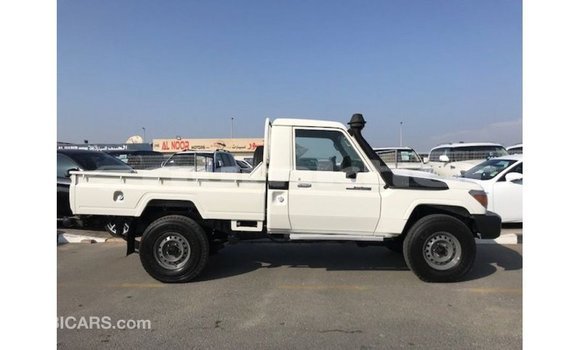 Buy Import Toyota Land Cruiser White Car in Import - Dubai in Bumthang Buy Import Toyota Land Cruiser White Car in Import - Dubai in Bumthang