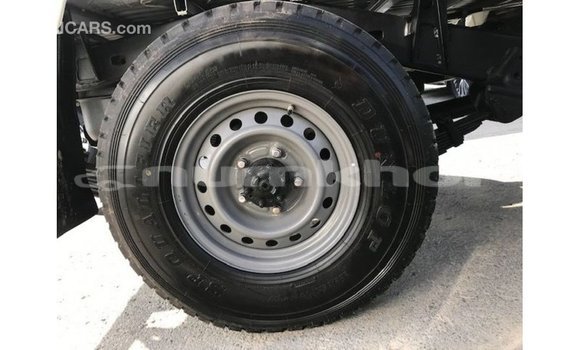 Buy Import Toyota Land Cruiser White Car in Import - Dubai in Bumthang Buy Import Toyota Land Cruiser White Car in Import - Dubai in Bumthang