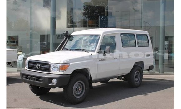 Buy Import Toyota Land Cruiser White Car in Import - Dubai in Bumthang Buy Import Toyota Land Cruiser White Car in Import - Dubai in Bumthang
