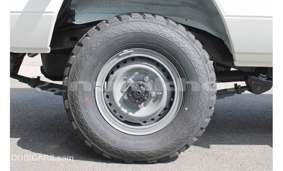 Buy Import Toyota Land Cruiser White Car in Import - Dubai in Bumthang Buy Import Toyota Land Cruiser White Car in Import - Dubai in Bumthang