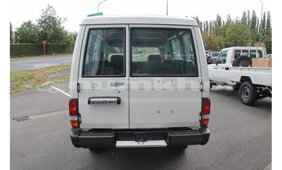 Buy Import Toyota Land Cruiser White Car in Import - Dubai in Bumthang Buy Import Toyota Land Cruiser White Car in Import - Dubai in Bumthang