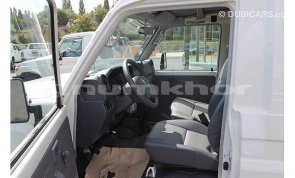 Buy Import Toyota Land Cruiser White Car in Import - Dubai in Bumthang Buy Import Toyota Land Cruiser White Car in Import - Dubai in Bumthang