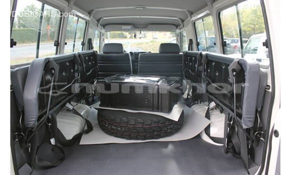 Buy Import Toyota Land Cruiser White Car in Import - Dubai in Bumthang Buy Import Toyota Land Cruiser White Car in Import - Dubai in Bumthang