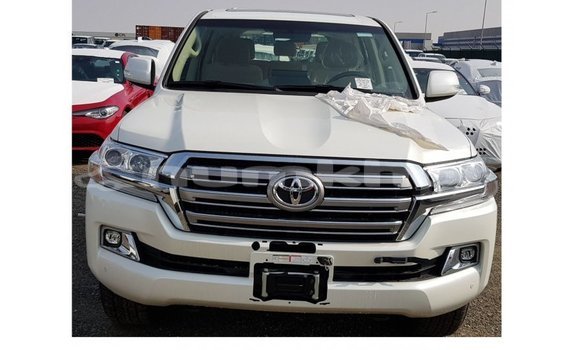 Buy Import Toyota Land Cruiser White Car in Import - Dubai in Bumthang Buy Import Toyota Land Cruiser White Car in Import - Dubai in Bumthang