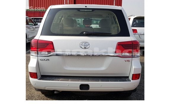 Buy Import Toyota Land Cruiser White Car in Import - Dubai in Bumthang Buy Import Toyota Land Cruiser White Car in Import - Dubai in Bumthang