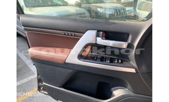 Buy Import Toyota Land Cruiser Black Car in Import - Dubai in Bumthang Buy Import Toyota Land Cruiser Black Car in Import - Dubai in Bumthang