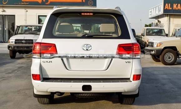 Buy Import Toyota Land Cruiser White Car in Import - Dubai in Bumthang Buy Import Toyota Land Cruiser White Car in Import - Dubai in Bumthang