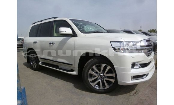 Buy Import Toyota Land Cruiser White Car in Import - Dubai in Bumthang Buy Import Toyota Land Cruiser White Car in Import - Dubai in Bumthang