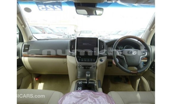 Buy Import Toyota Land Cruiser White Car in Import - Dubai in Bumthang Buy Import Toyota Land Cruiser White Car in Import - Dubai in Bumthang