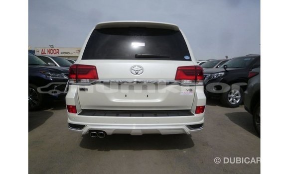 Buy Import Toyota Land Cruiser White Car in Import - Dubai in Bumthang Buy Import Toyota Land Cruiser White Car in Import - Dubai in Bumthang