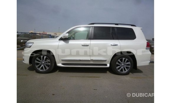 Buy Import Toyota Land Cruiser White Car in Import - Dubai in Bumthang Buy Import Toyota Land Cruiser White Car in Import - Dubai in Bumthang