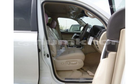 Buy Import Toyota Land Cruiser White Car in Import - Dubai in Bumthang Buy Import Toyota Land Cruiser White Car in Import - Dubai in Bumthang