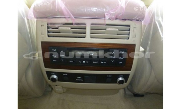 Buy Import Toyota Land Cruiser White Car in Import - Dubai in Bumthang Buy Import Toyota Land Cruiser White Car in Import - Dubai in Bumthang