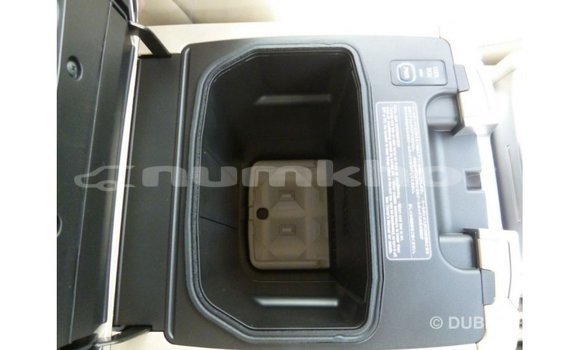 Buy Import Toyota Land Cruiser White Car in Import - Dubai in Bumthang Buy Import Toyota Land Cruiser White Car in Import - Dubai in Bumthang