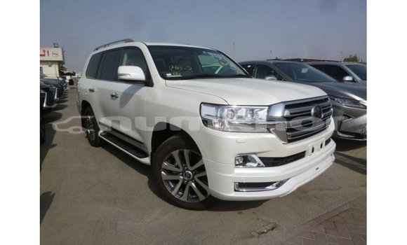 Buy Import Toyota Land Cruiser White Car in Import - Dubai in Bumthang Buy Import Toyota Land Cruiser White Car in Import - Dubai in Bumthang