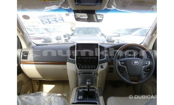 Buy Import Toyota Land Cruiser White Car in Import - Dubai in Bumthang Buy Import Toyota Land Cruiser White Car in Import - Dubai in Bumthang