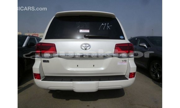 Buy Import Toyota Land Cruiser White Car in Import - Dubai in Bumthang Buy Import Toyota Land Cruiser White Car in Import - Dubai in Bumthang