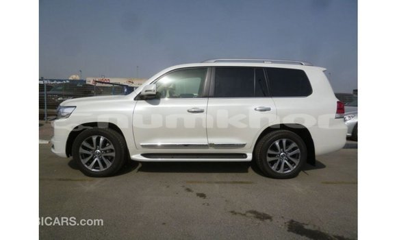 Buy Import Toyota Land Cruiser White Car in Import - Dubai in Bumthang Buy Import Toyota Land Cruiser White Car in Import - Dubai in Bumthang