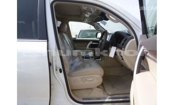 Buy Import Toyota Land Cruiser White Car in Import - Dubai in Bumthang Buy Import Toyota Land Cruiser White Car in Import - Dubai in Bumthang