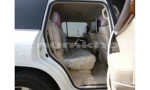 Buy Import Toyota Land Cruiser White Car in Import - Dubai in Bumthang Buy Import Toyota Land Cruiser White Car in Import - Dubai in Bumthang