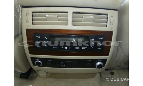 Buy Import Toyota Land Cruiser White Car in Import - Dubai in Bumthang Buy Import Toyota Land Cruiser White Car in Import - Dubai in Bumthang