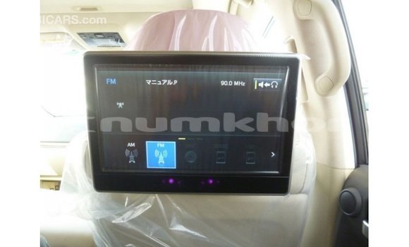 Buy Import Toyota Land Cruiser White Car in Import - Dubai in Bumthang Buy Import Toyota Land Cruiser White Car in Import - Dubai in Bumthang