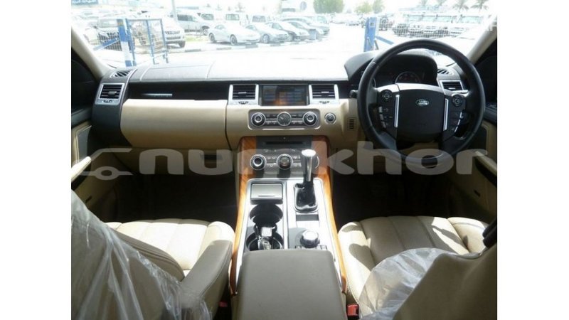 Big with watermark land rover range rover bumthang import dubai 3048