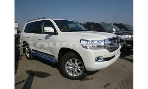 Buy Import Toyota Land Cruiser White Car in Import - Dubai in Bumthang Buy Import Toyota Land Cruiser White Car in Import - Dubai in Bumthang