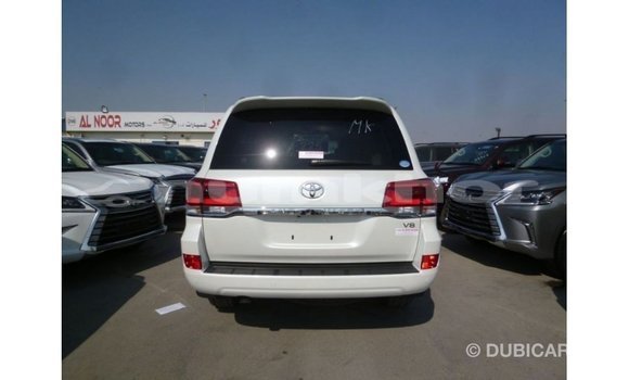 Buy Import Toyota Land Cruiser White Car in Import - Dubai in Bumthang Buy Import Toyota Land Cruiser White Car in Import - Dubai in Bumthang