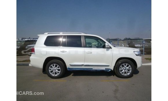 Buy Import Toyota Land Cruiser White Car in Import - Dubai in Bumthang Buy Import Toyota Land Cruiser White Car in Import - Dubai in Bumthang