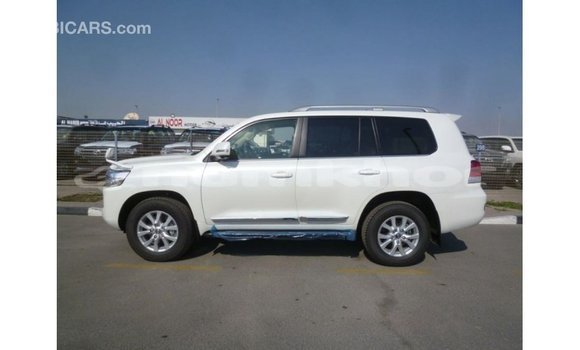 Buy Import Toyota Land Cruiser White Car in Import - Dubai in Bumthang Buy Import Toyota Land Cruiser White Car in Import - Dubai in Bumthang