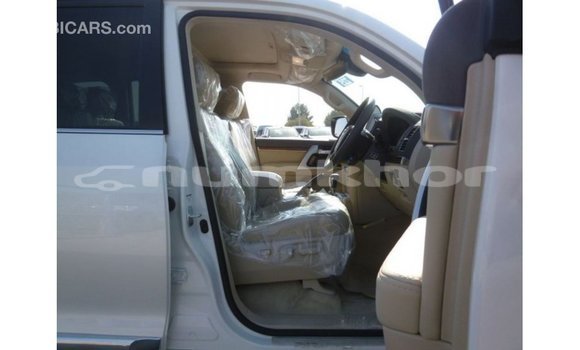 Buy Import Toyota Land Cruiser White Car in Import - Dubai in Bumthang Buy Import Toyota Land Cruiser White Car in Import - Dubai in Bumthang