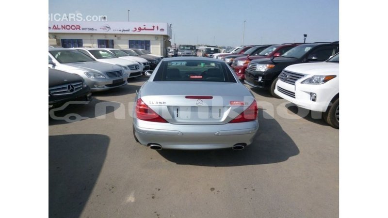 Big with watermark mercedes benz 190 bumthang import dubai 3054