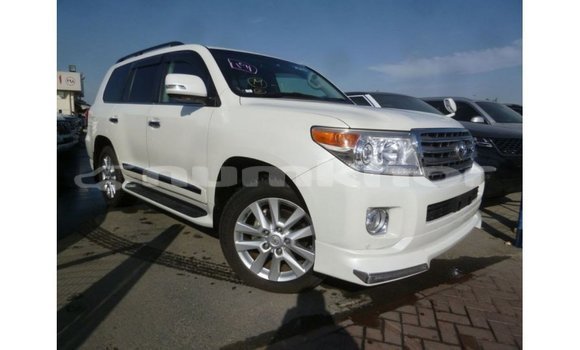 Buy Import Toyota Land Cruiser White Car in Import - Dubai in Bumthang Buy Import Toyota Land Cruiser White Car in Import - Dubai in Bumthang
