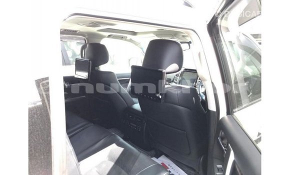 Buy Import Toyota Land Cruiser White Car in Import - Dubai in Bumthang Buy Import Toyota Land Cruiser White Car in Import - Dubai in Bumthang