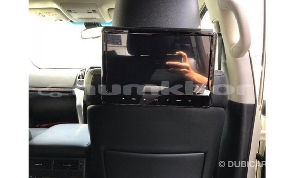 Buy Import Toyota Land Cruiser White Car in Import - Dubai in Bumthang Buy Import Toyota Land Cruiser White Car in Import - Dubai in Bumthang